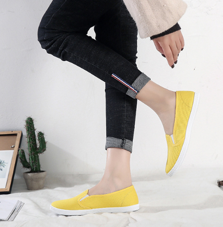 Women's Slip-On Low-Cut Canvas Sneakers (White)